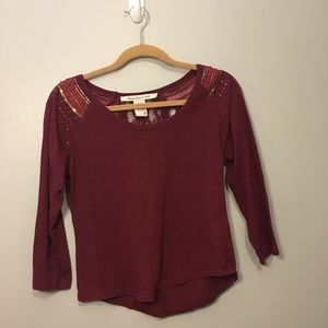 maroon quarter length sleeve